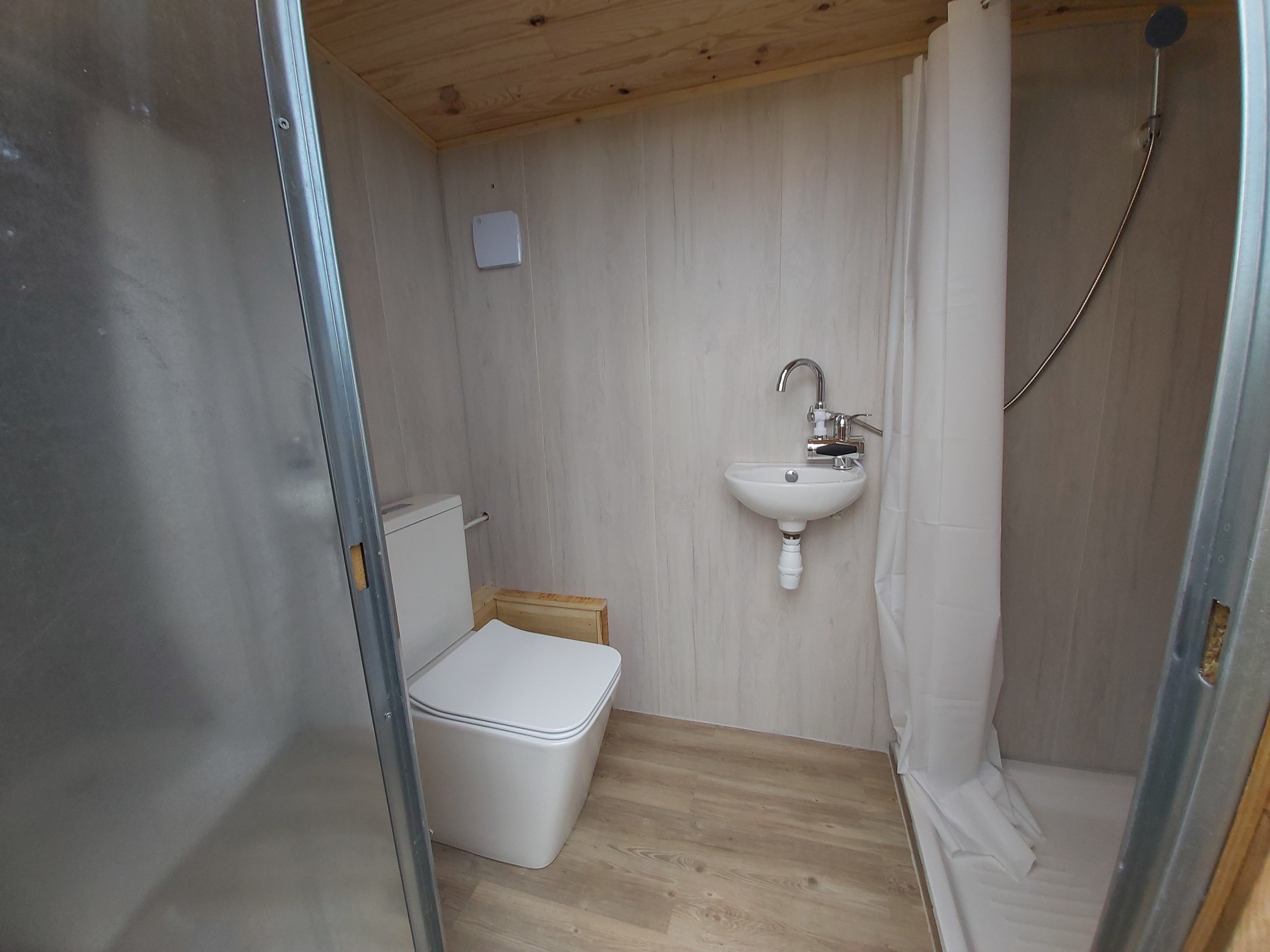 Salle de douche/wc/lavabo